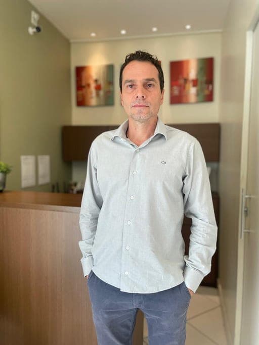 Dr. Afonso Lara - Cirurgia (implantes e sisos) e periodontia na BS Odonto, Belo Horizonte